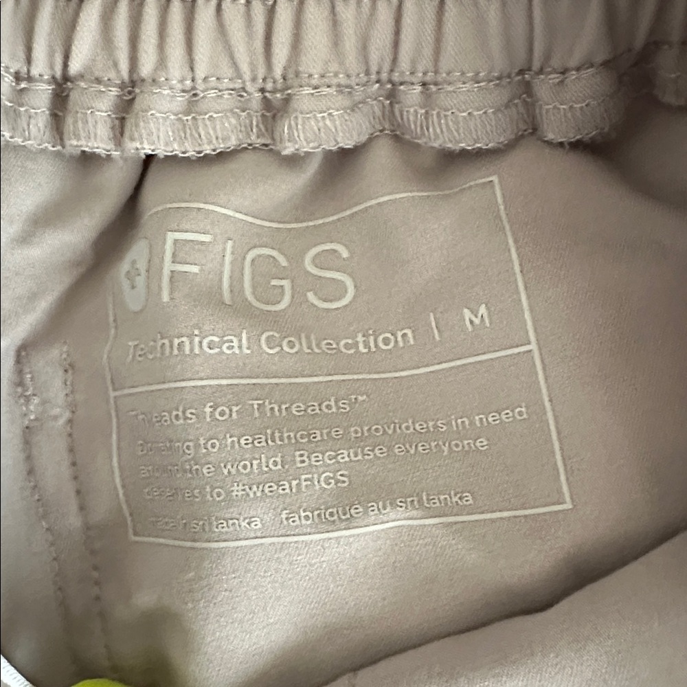 FIGS Set One Pocket Top, Yola Pants Light Tan - Picture 2 of 3